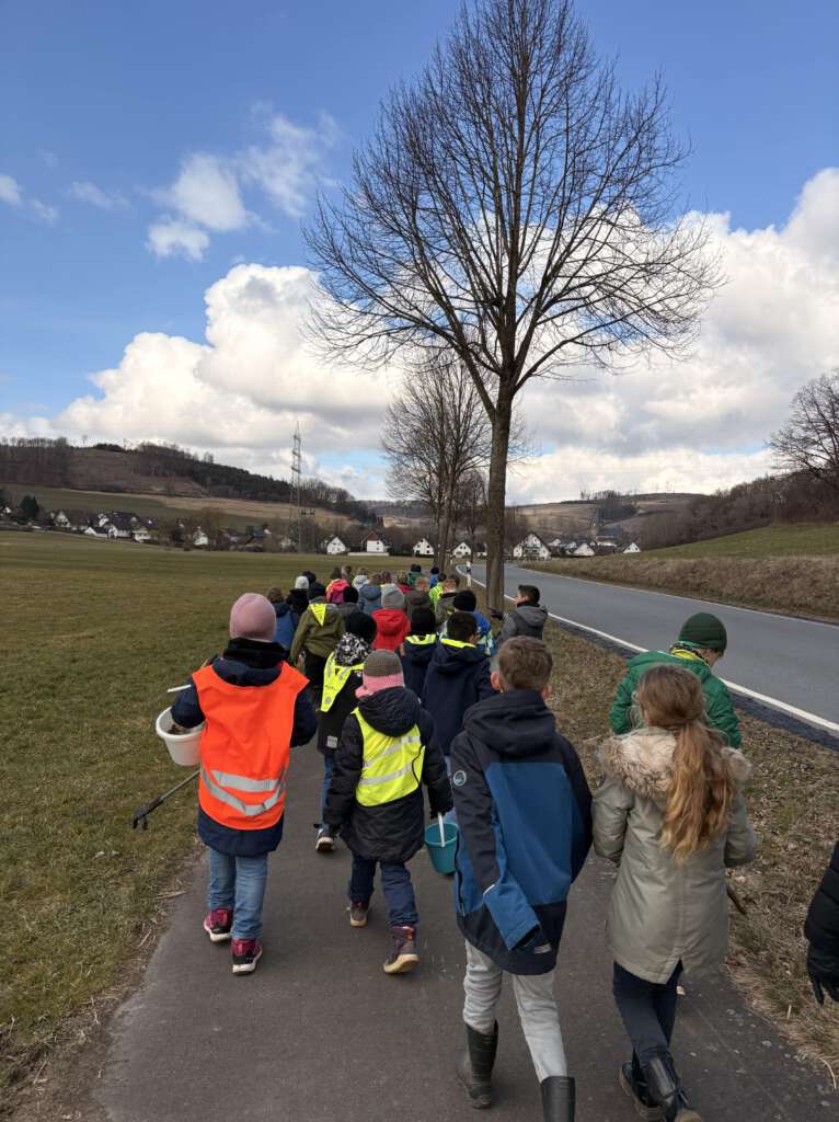 Müll sammelnde Kinder