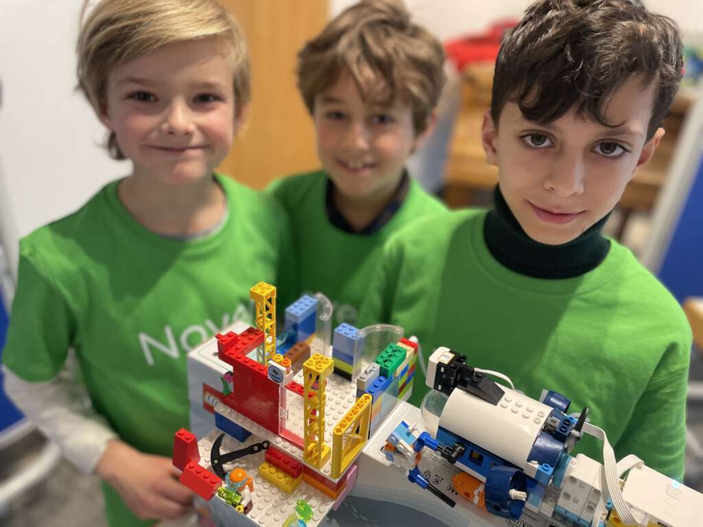 Forscherstation und U-Boot